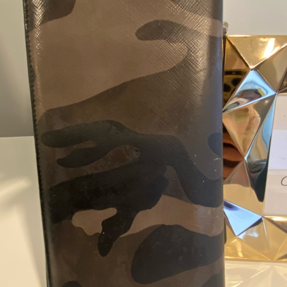 Authentic Men’s Prada Check Book/Cars Holder - Picture 5 of 12